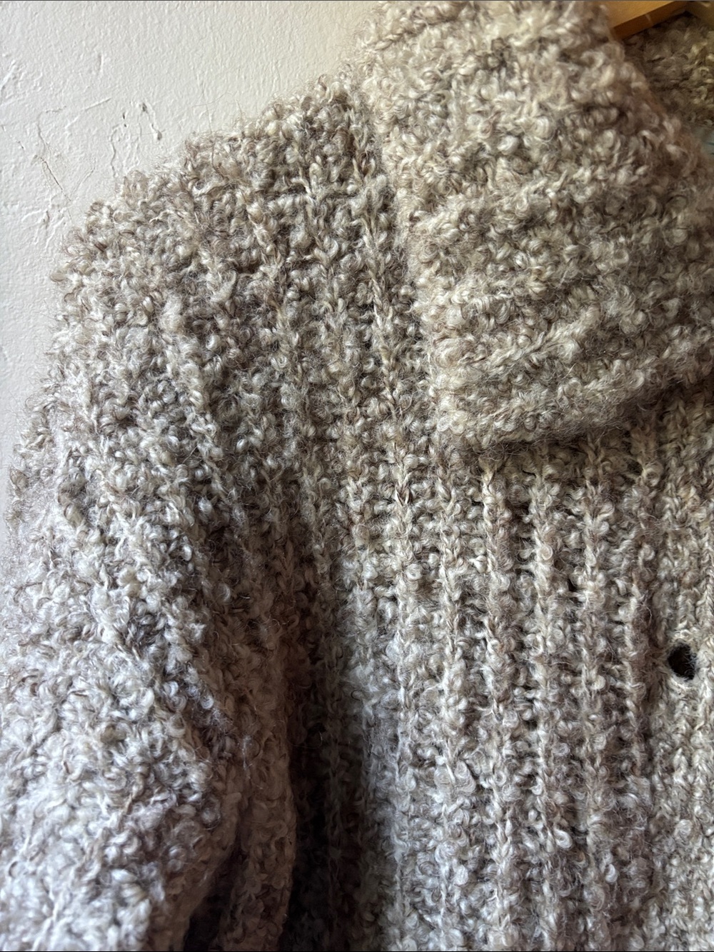 Cozy Vintage Women's Beige 100% Wool Chunky Bouclé Button-Up Cardigan Sweater - Picture 5 of 14